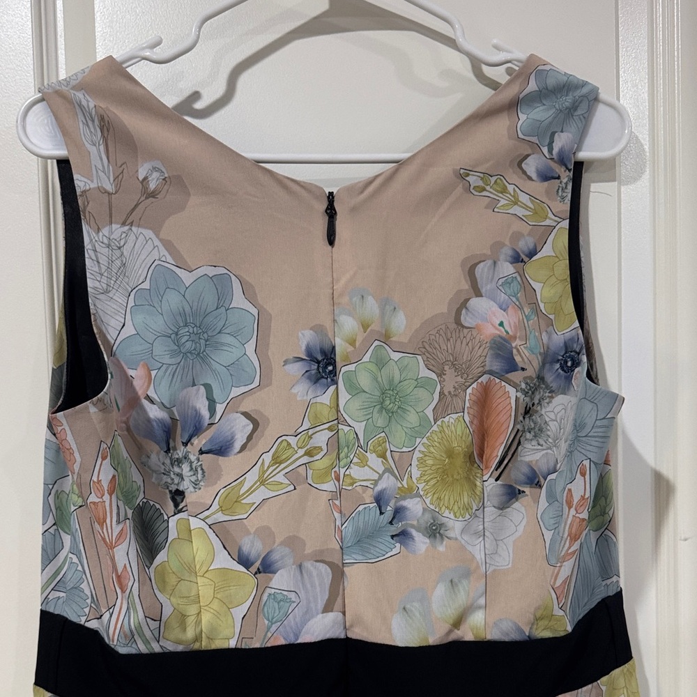 City Chic Floral Dress with Black Accent - Picture 4 of 5